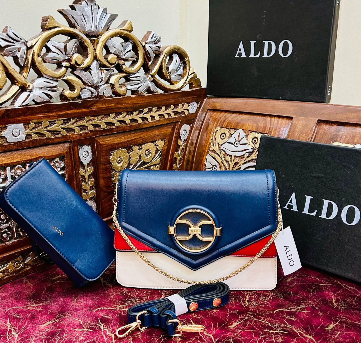 ALDO new. Model