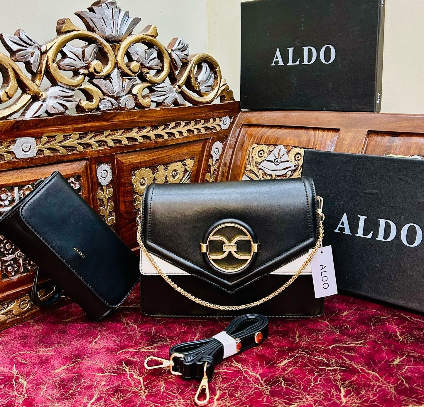 ALDO new. Model