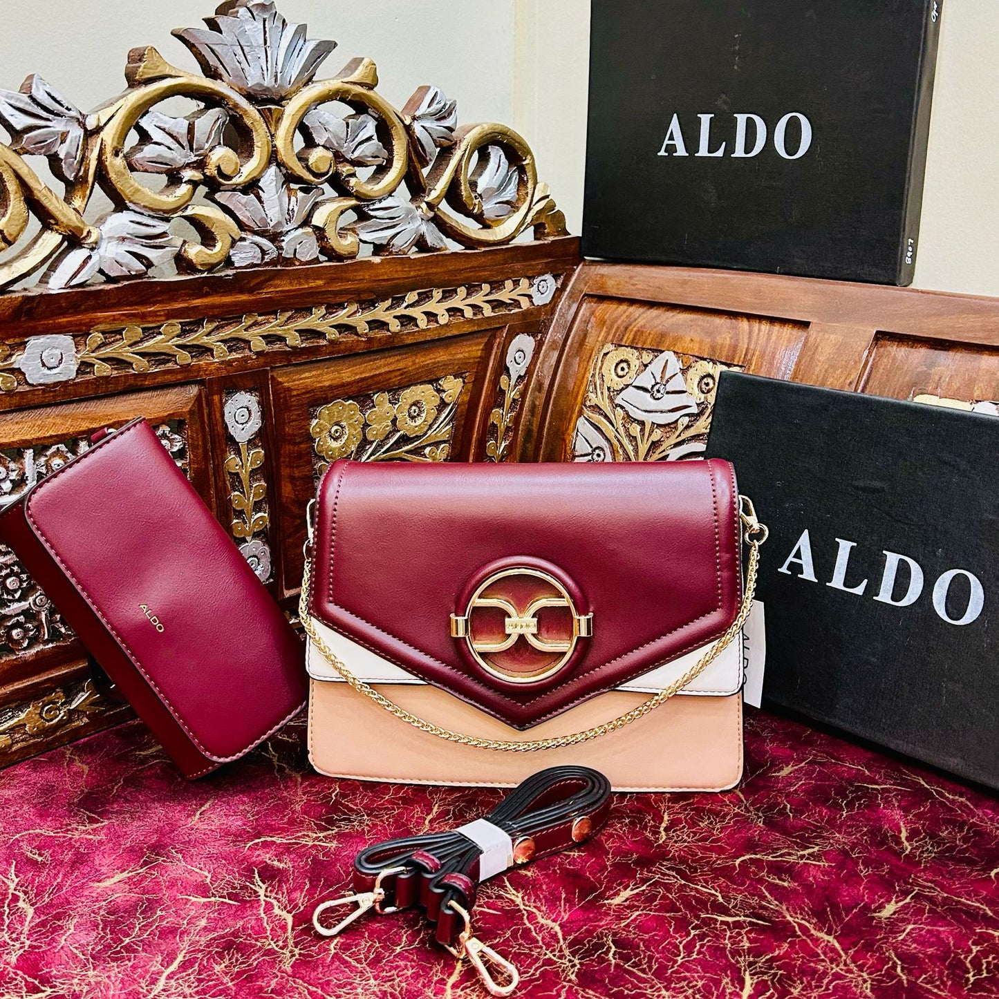 ALDO new. Model