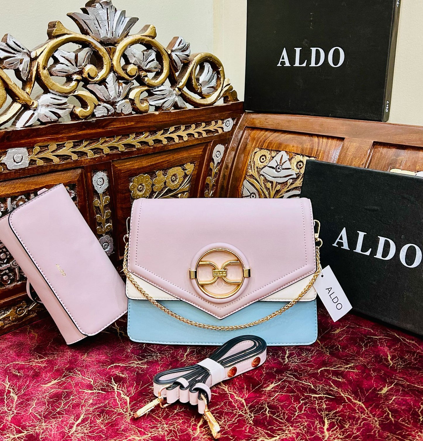 ALDO new. Model