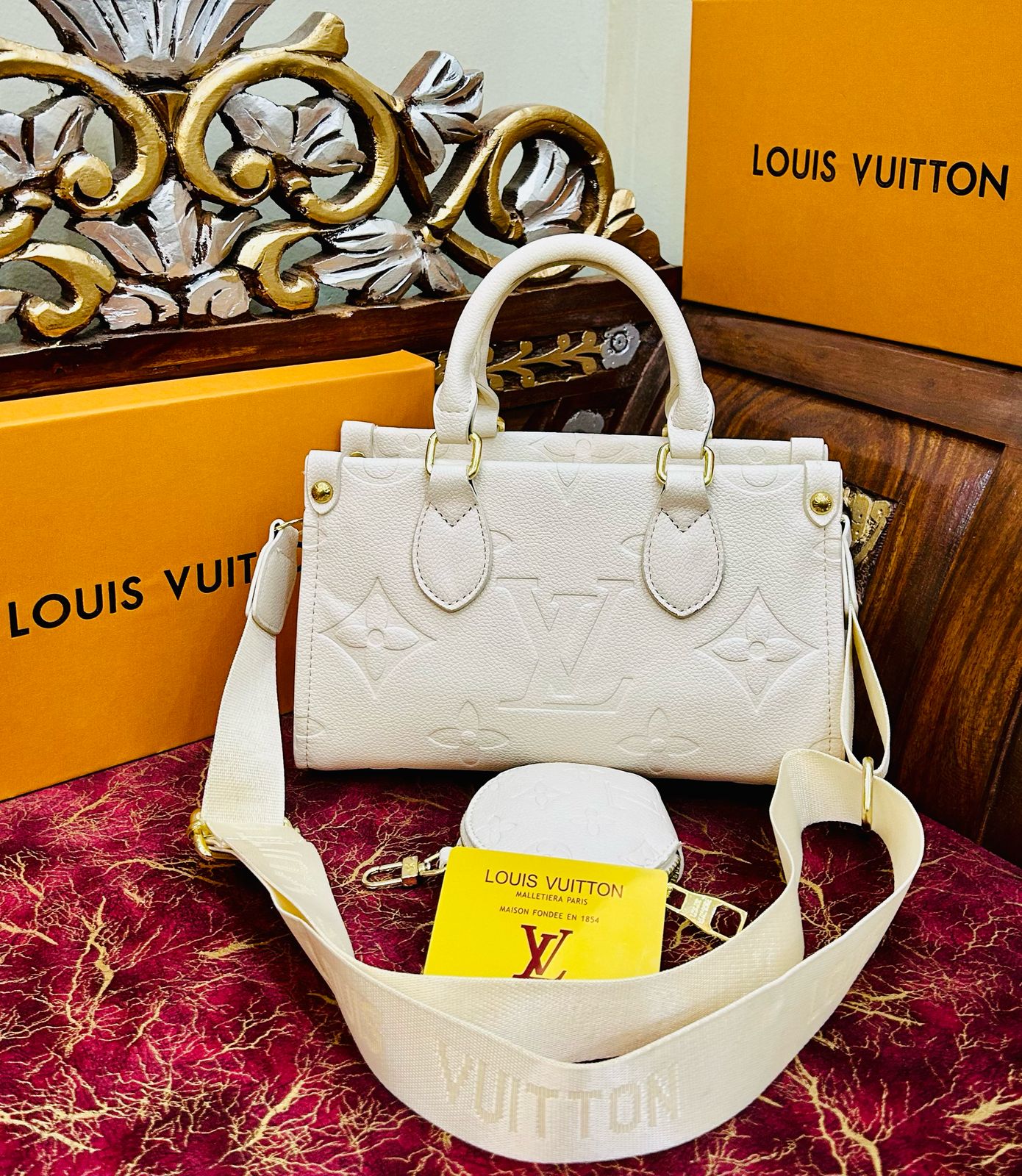 Lv On The Go Small