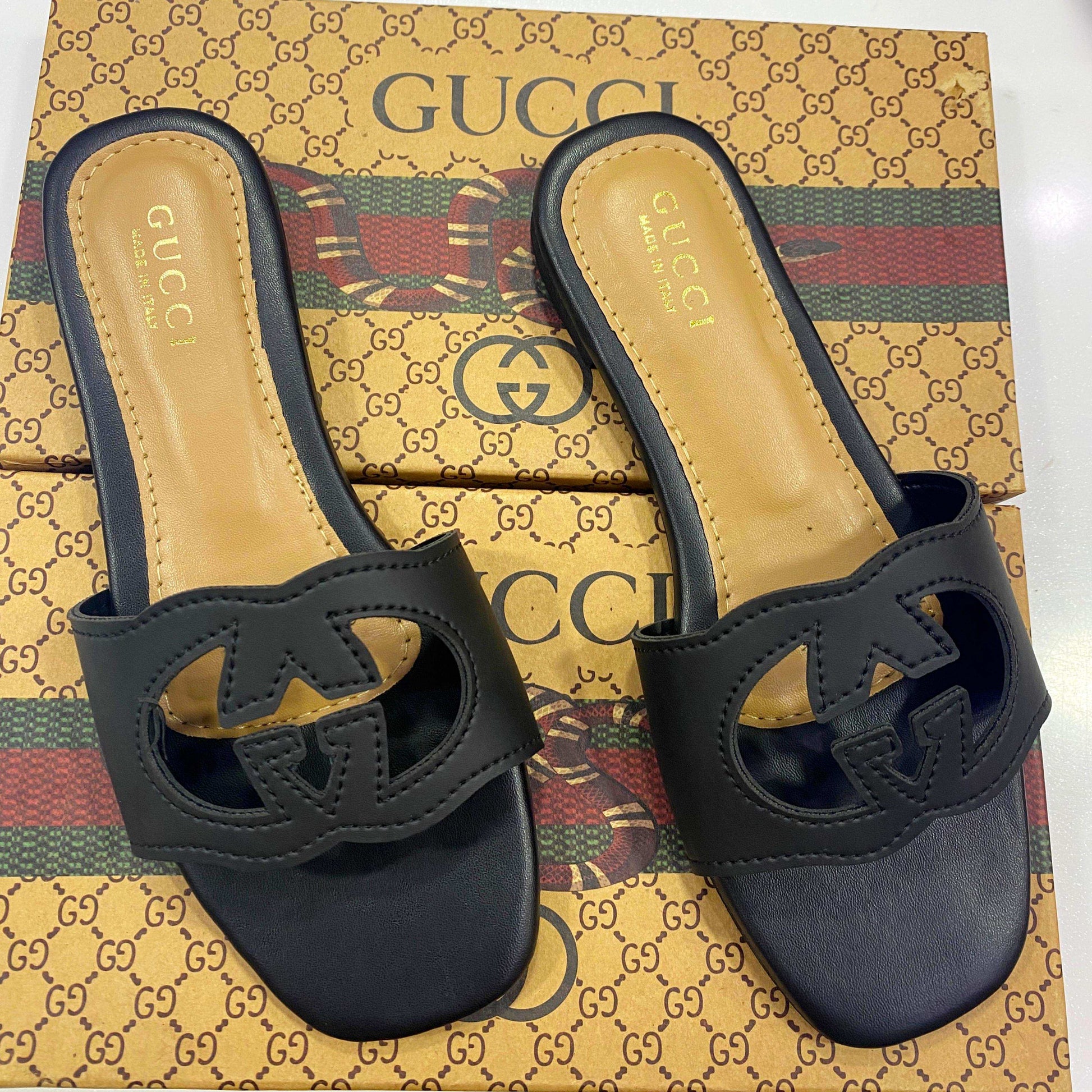 GUC-CI Flat slippers