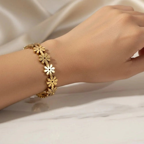 Fioure Golden Blossom Charm Bracelet — Daisy Floral Links in Polished Gold-Tone Metal