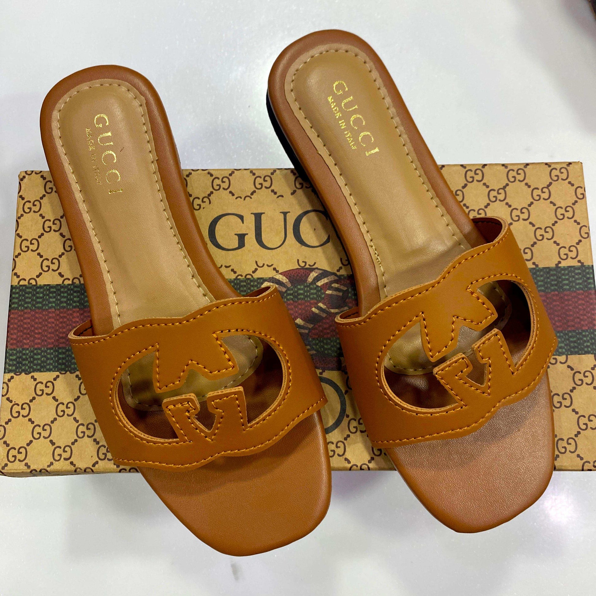 GUC-CI Flat slippers