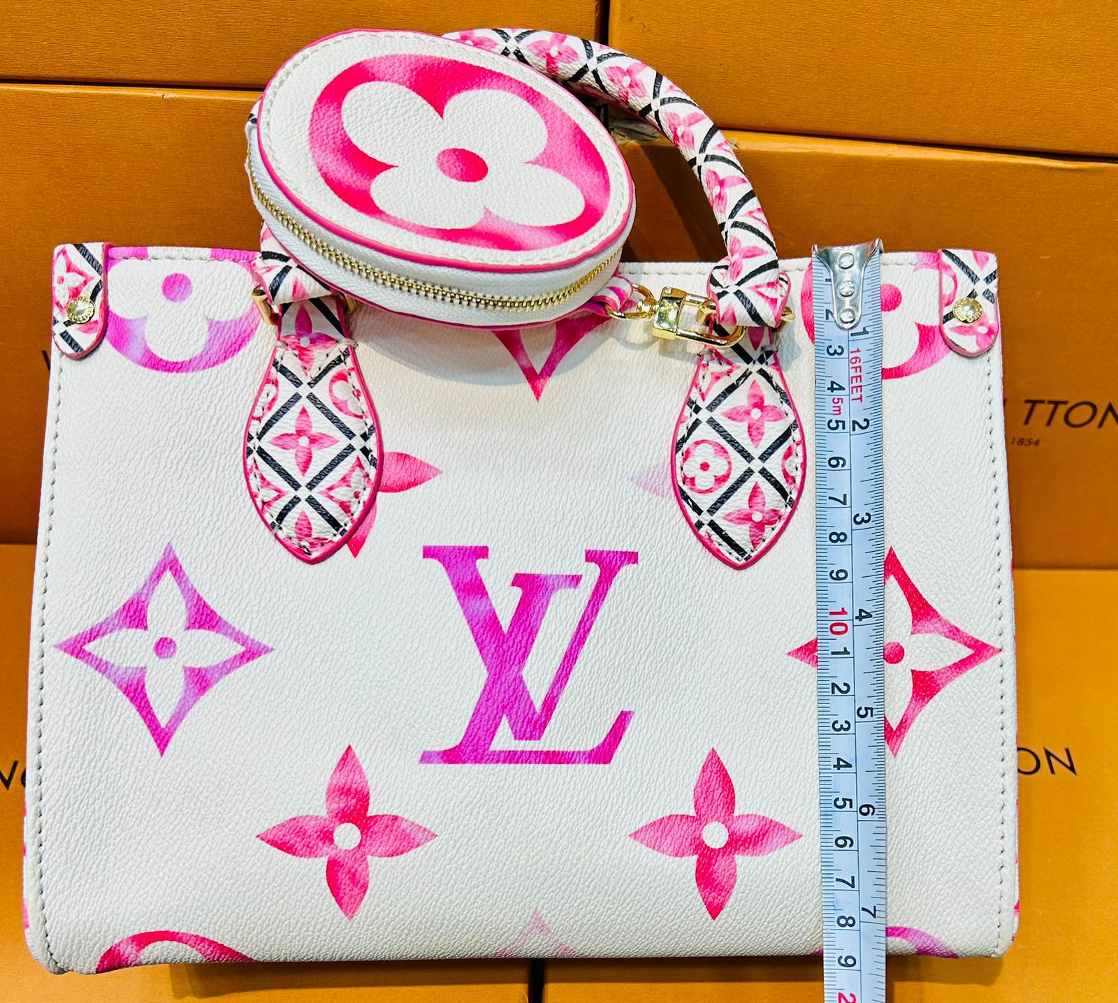 Louis Vuitton With box AAA quality.