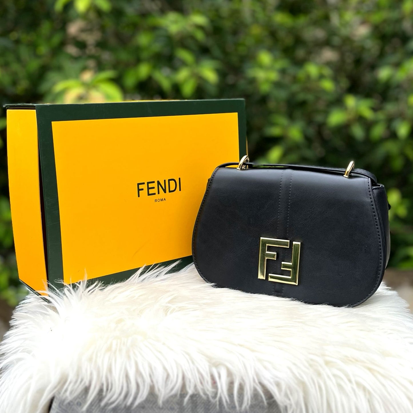 FENDI -medium C’mon leather