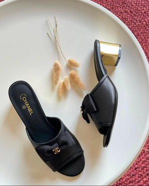 C-h-a-n-e-l bow heel