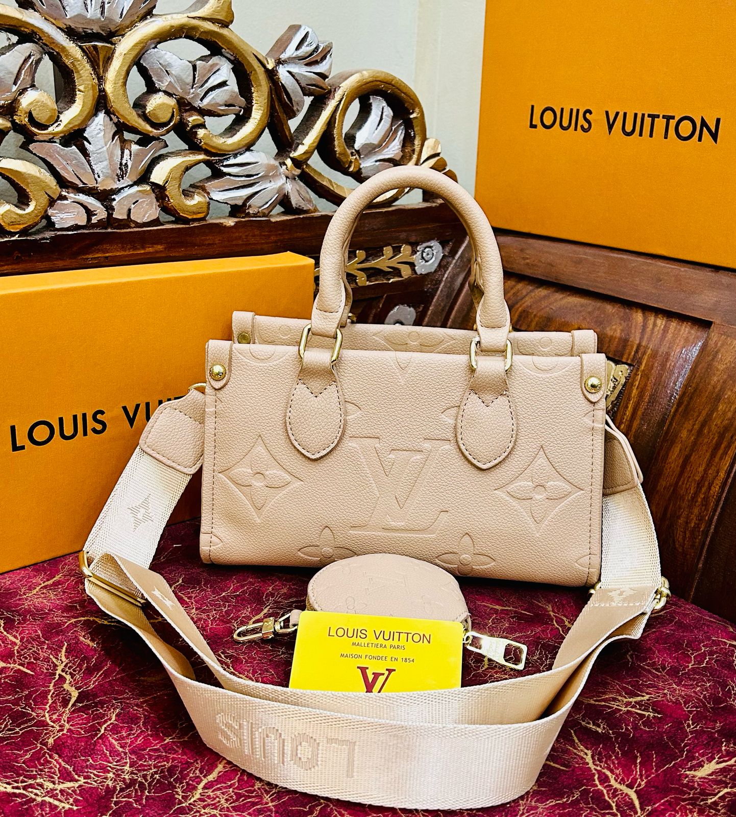 Lv On The Go Small