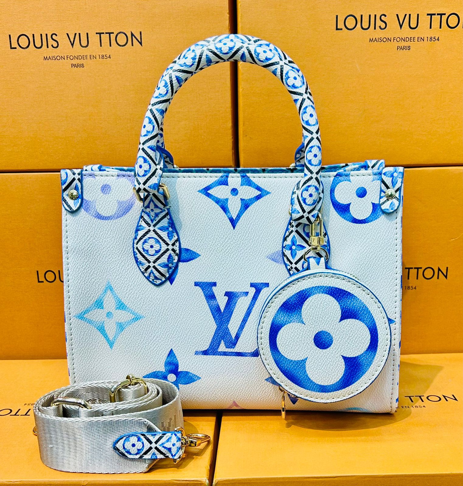 Louis Vuitton With box AAA quality.
