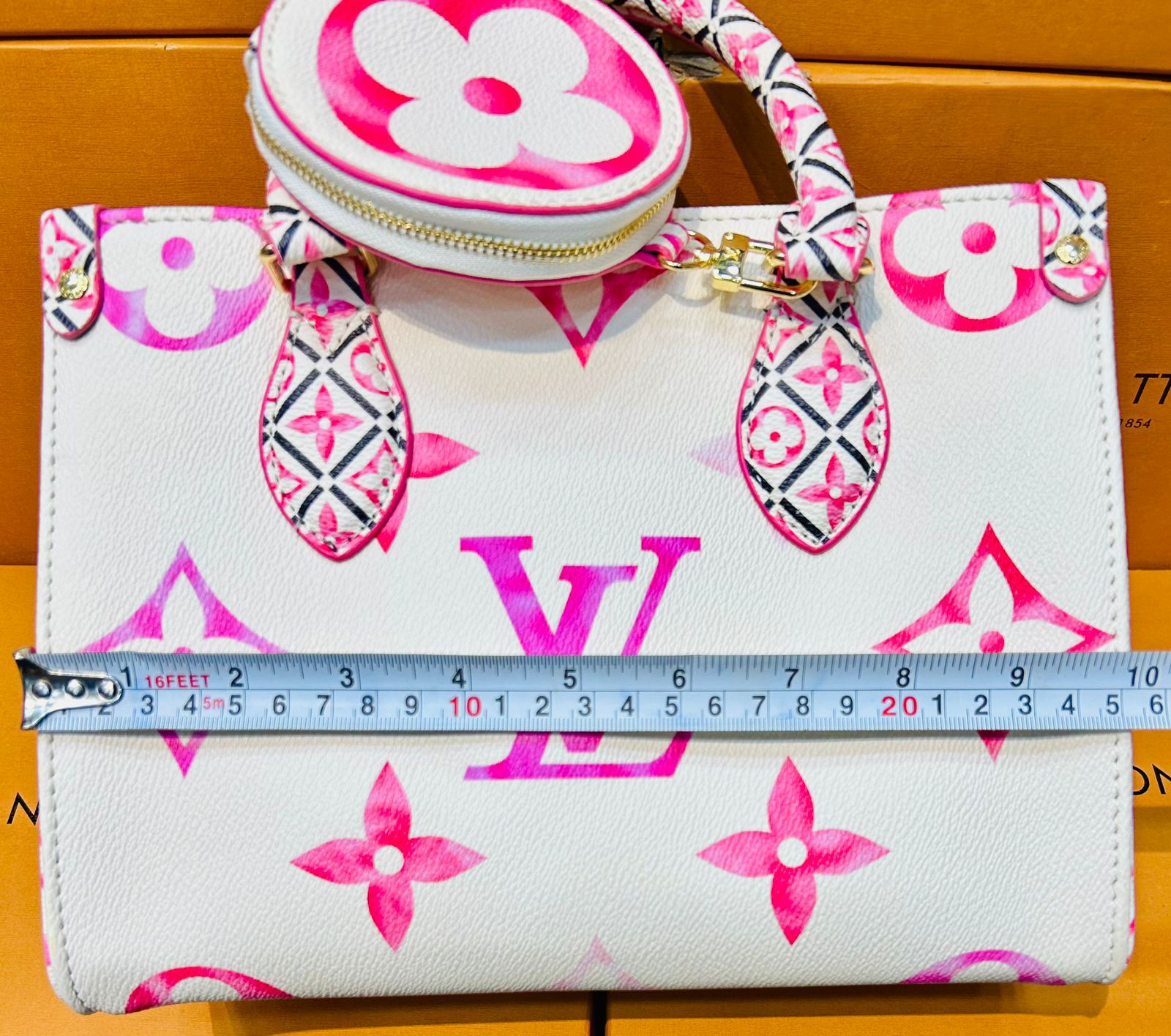 Louis Vuitton With box AAA quality.