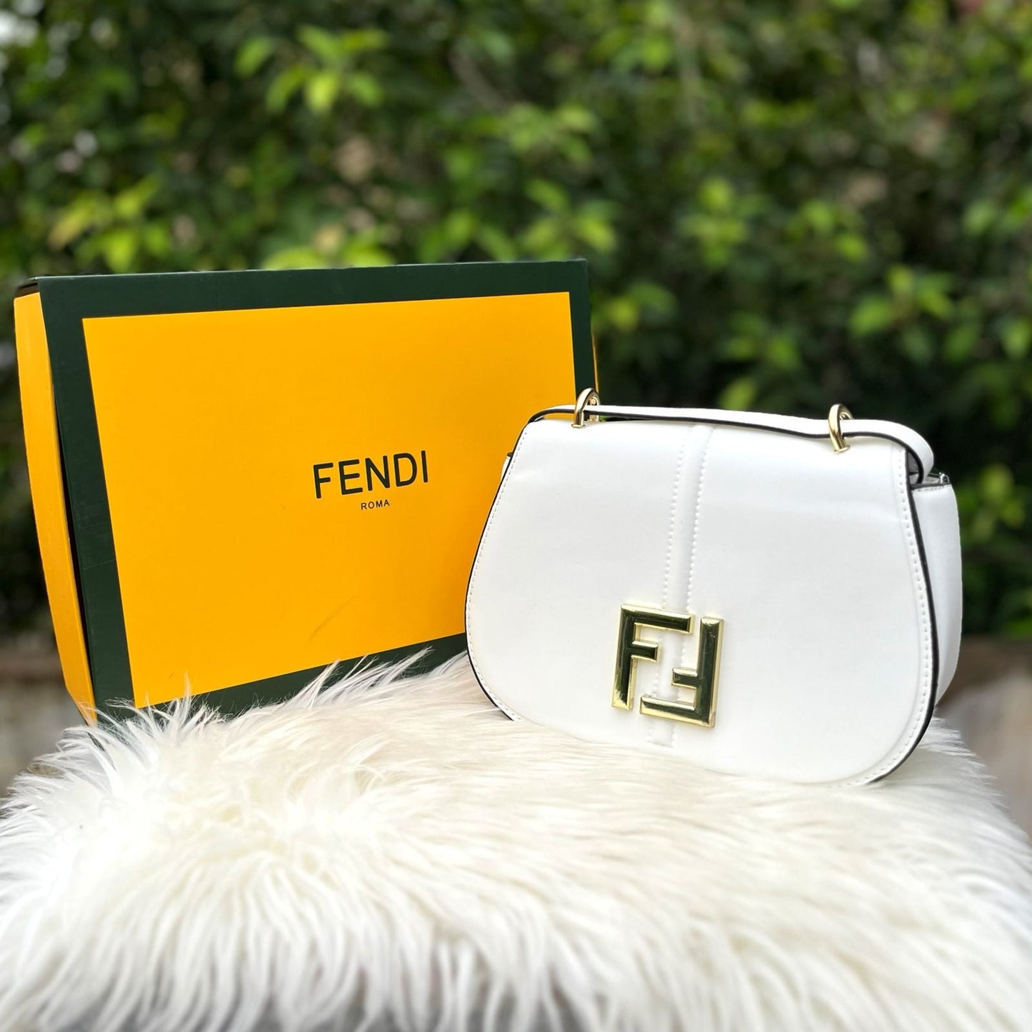 FENDI -medium C’mon leather