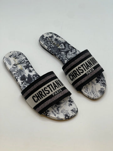 Fioure slippers & — Embroidered in Black