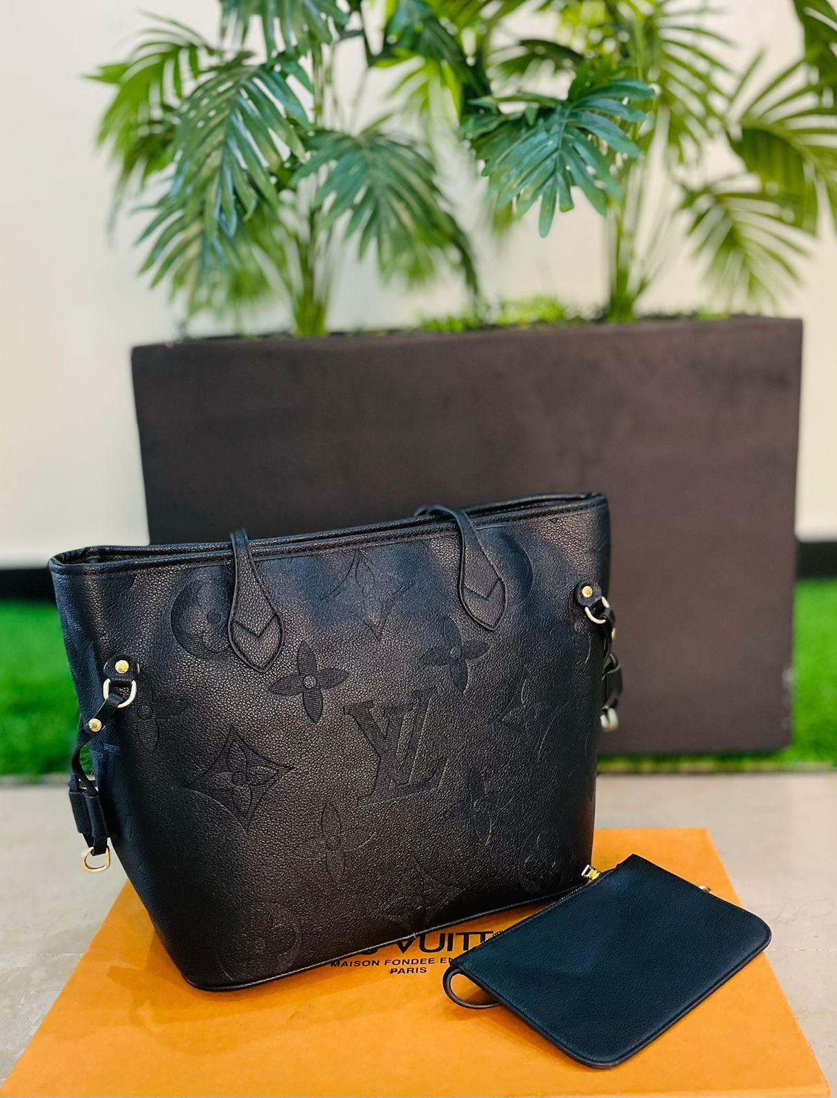 LOU*S VUITT*N TOTE BAG