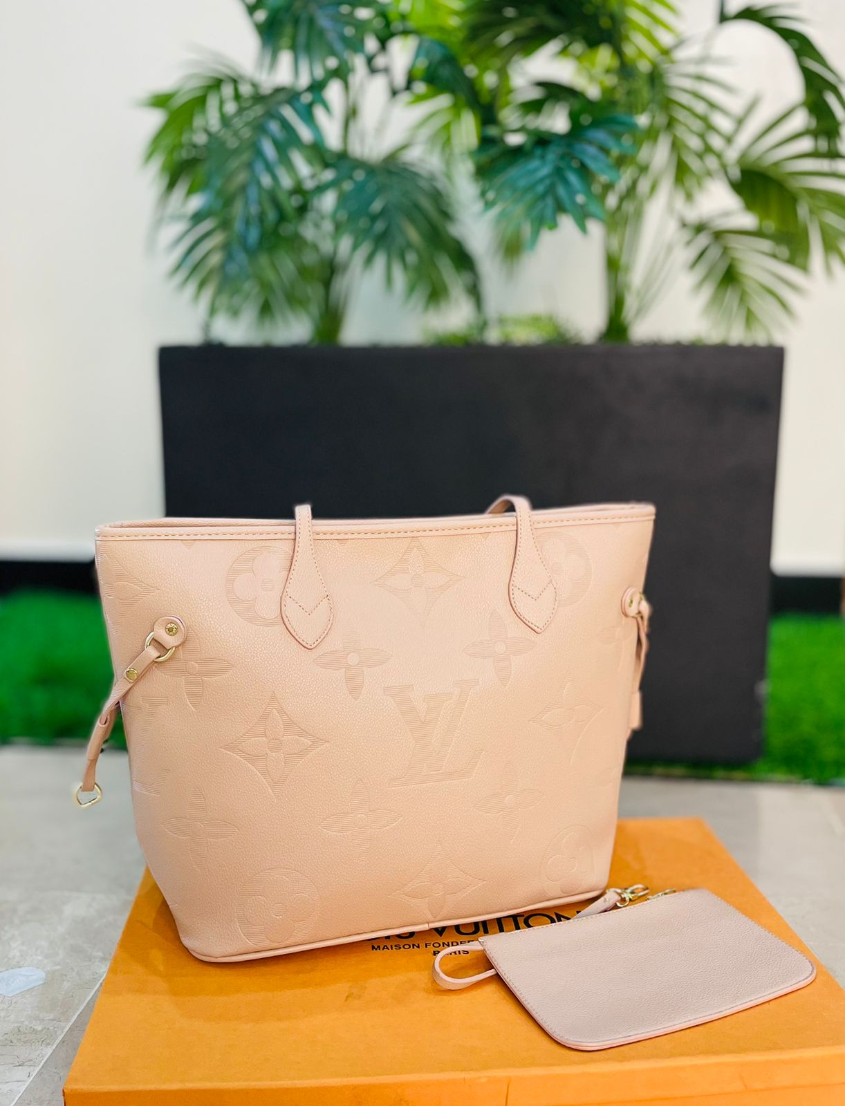 LOU*S VUITT*N TOTE BAG
