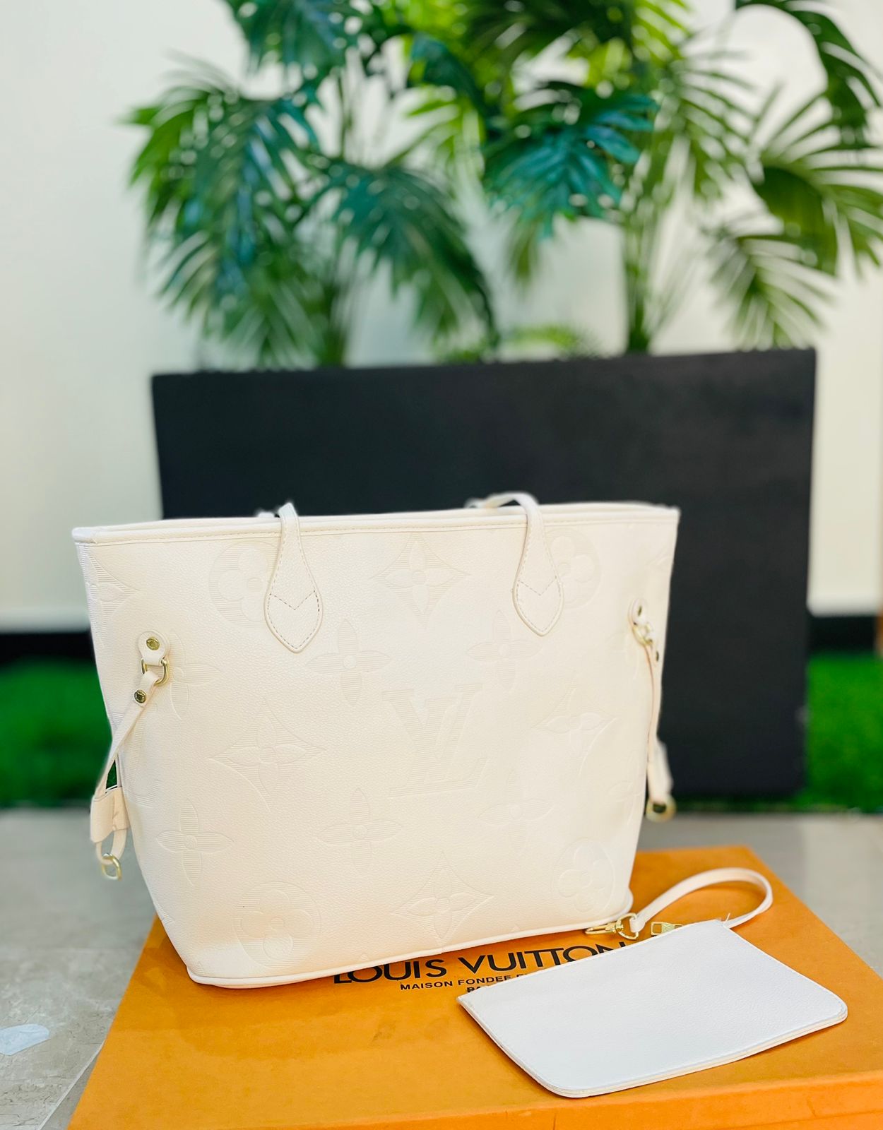 LOU*S VUITT*N TOTE BAG