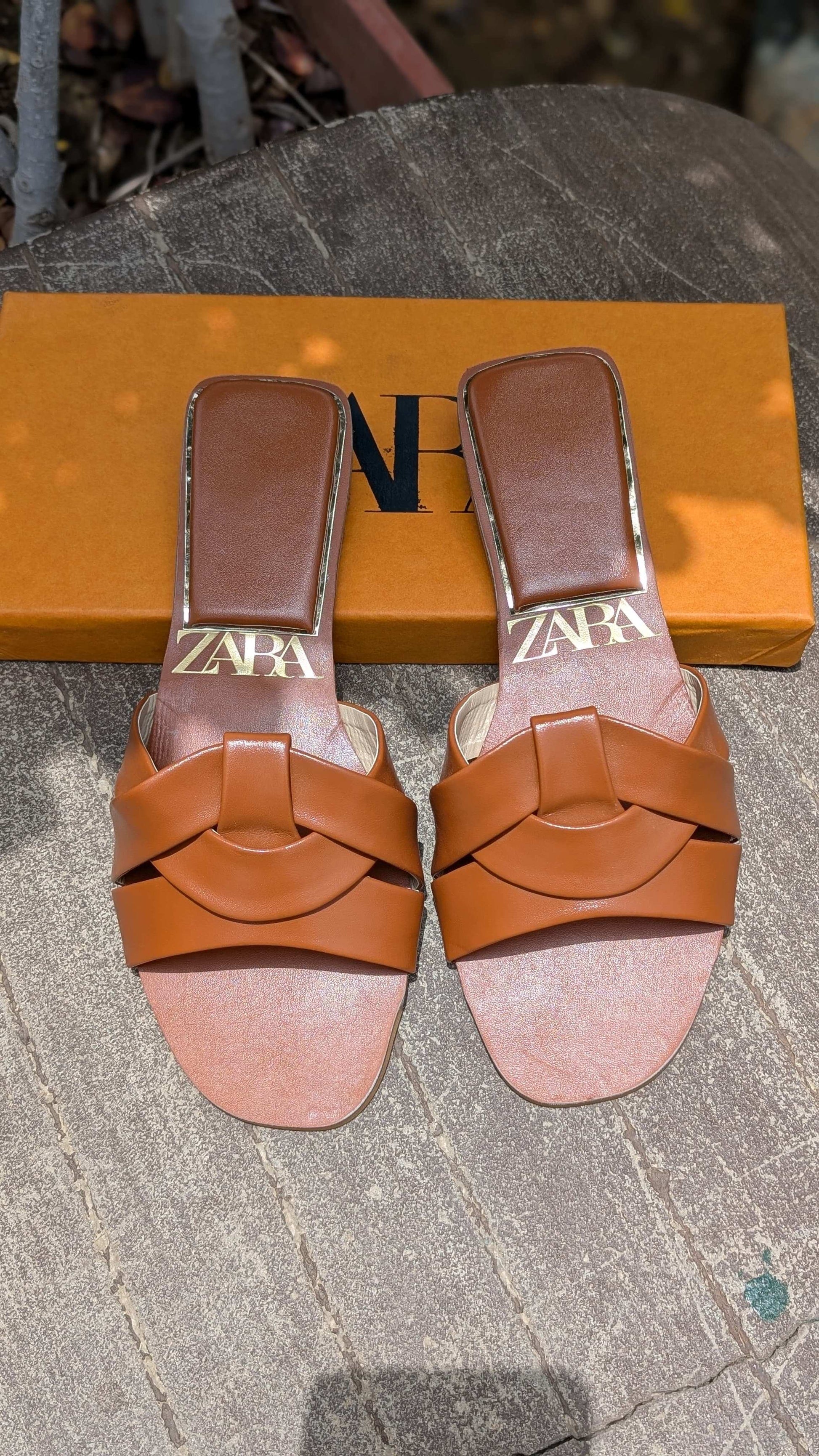 ZARA BASIC SLIPPERS
