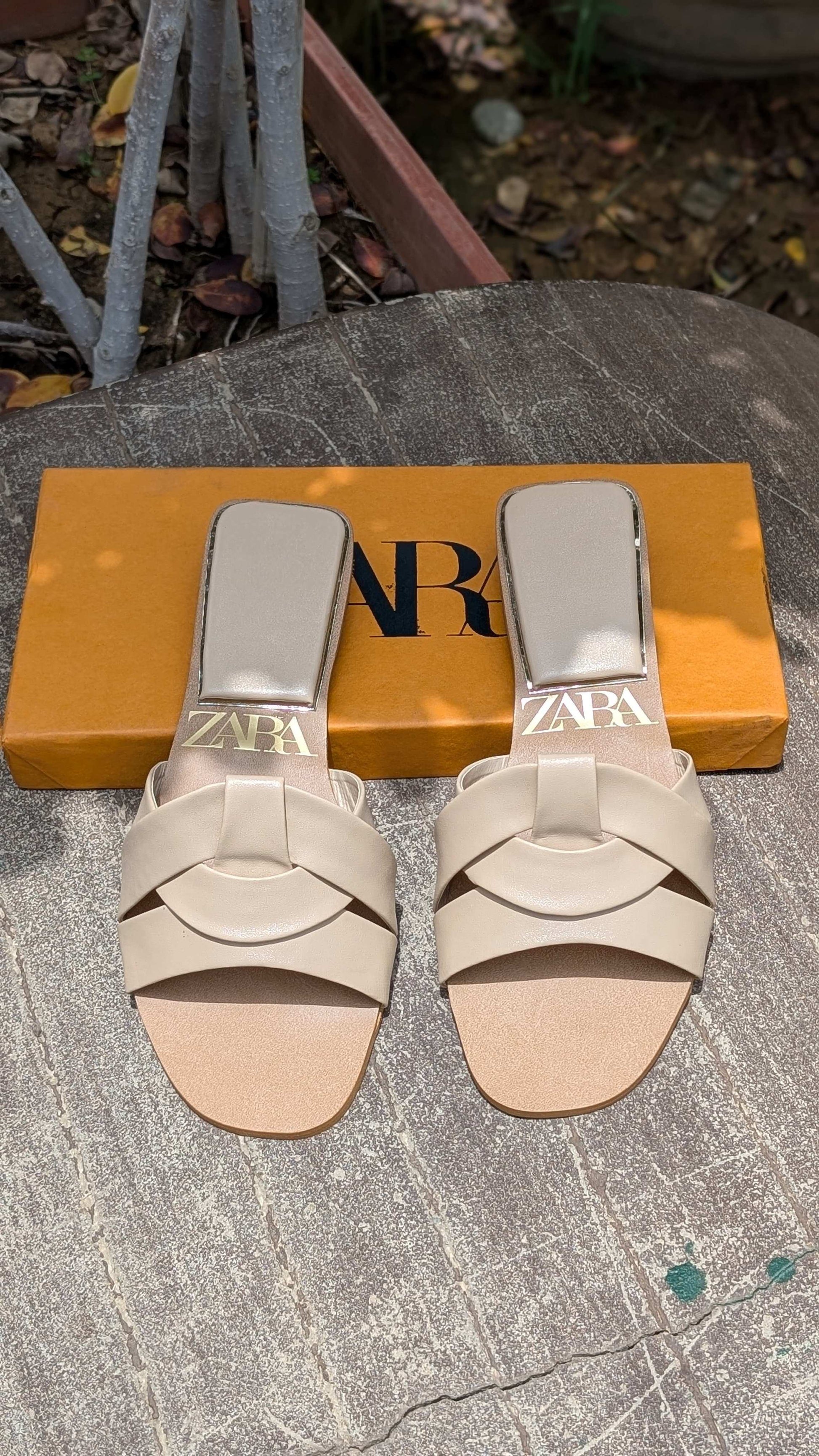 ZARA BASIC SLIPPERS