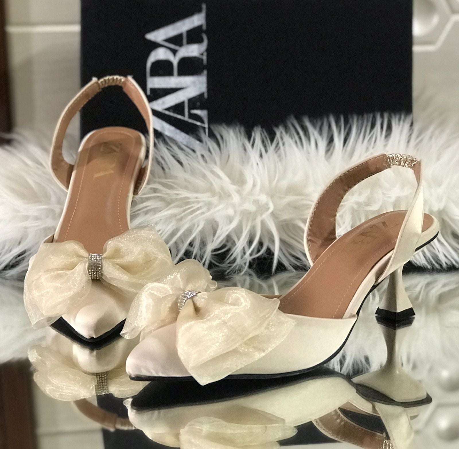 Z-a-r-a Bow Tissue.