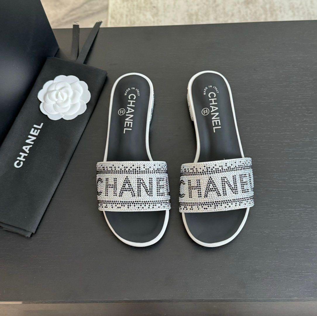 C-h-a-n-e-l flat