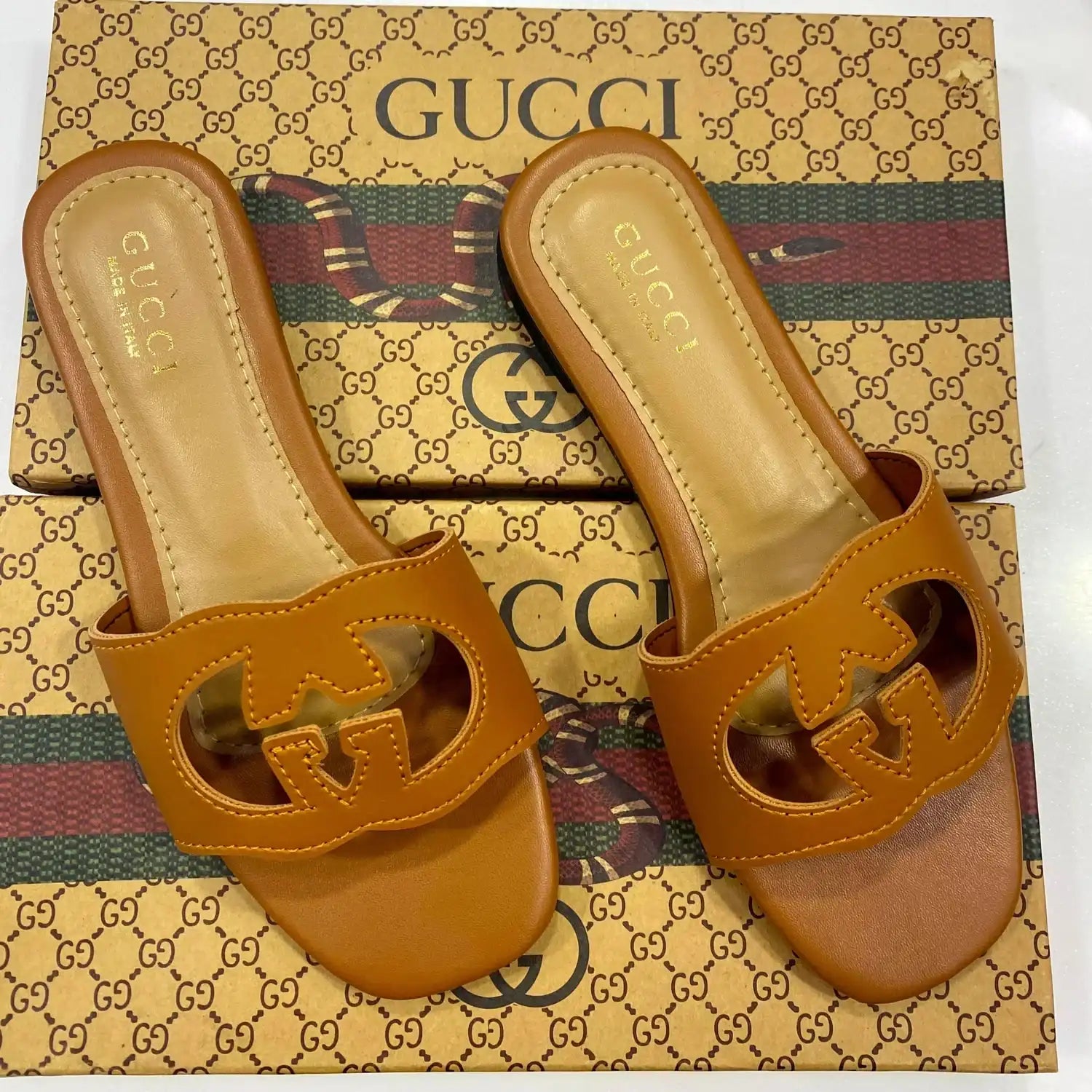 GUCCI FLAT SLIPPERS