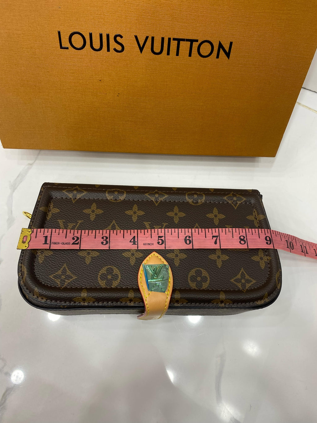 LOUIS VUITTON Clutch