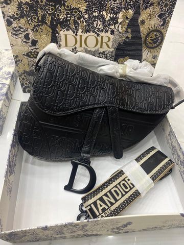 SADDLE BLACK
