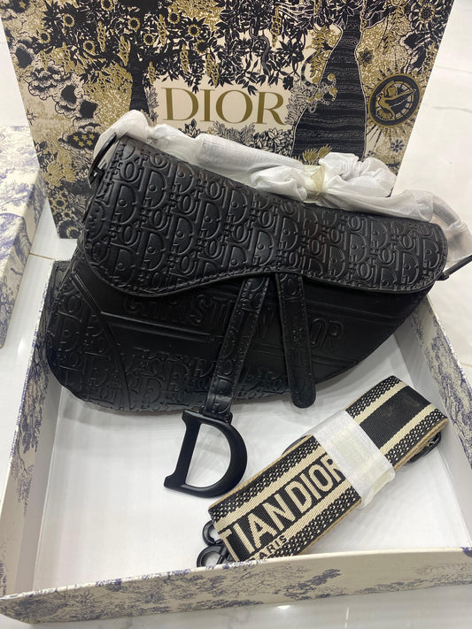 SADDLE BLACK