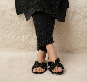Fioure Wren Pearl — Pearl Detail in Black