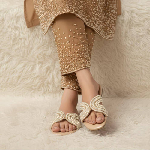Fioure Wren Pearl — Pearl Detail in Pearl